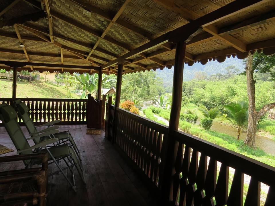 Batu Kapal Jungle Houses Hotell Berastagi Exteriör bild