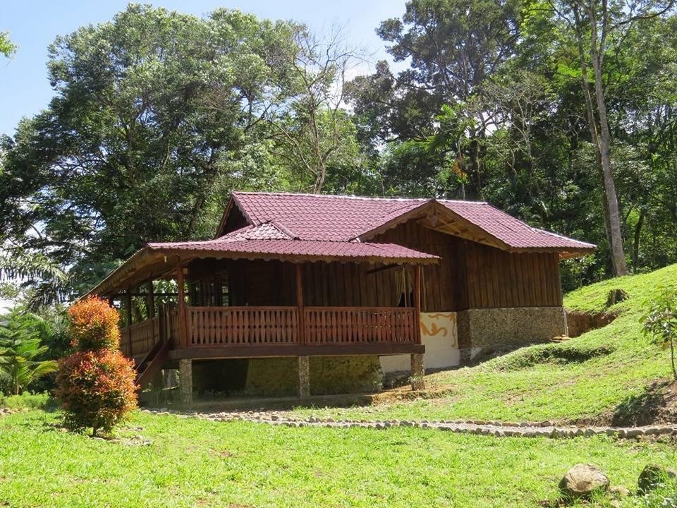 Batu Kapal Jungle Houses Hotell Berastagi Exteriör bild